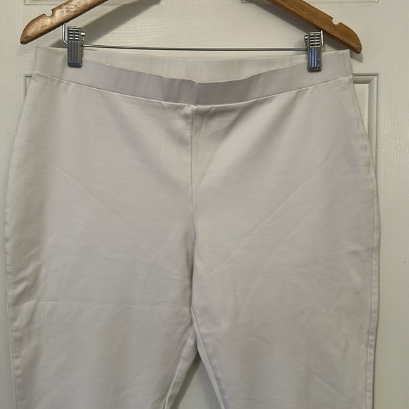 Chico's Classic crop ponte knit pant size 12 white - Picture 2 of 7